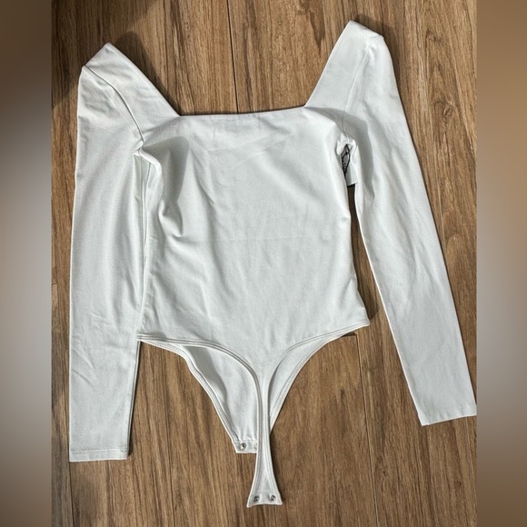 Babaton Contour Squareneck Longsleeve white Bodysuit size M - Picture 3 of 3